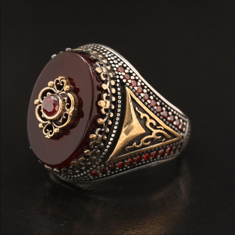 Royal style Sterling Silver Cubic Zirconia Ring